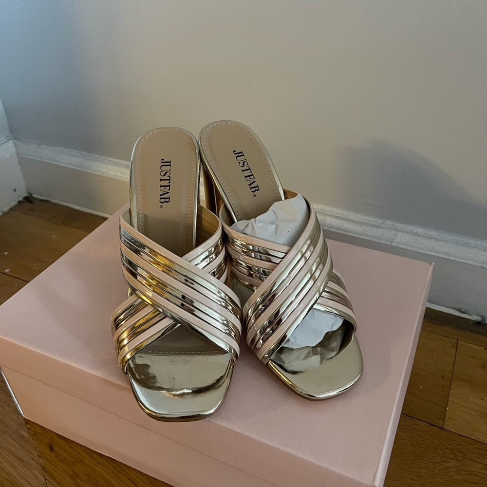 Pink & Metallic gold heel sandal.